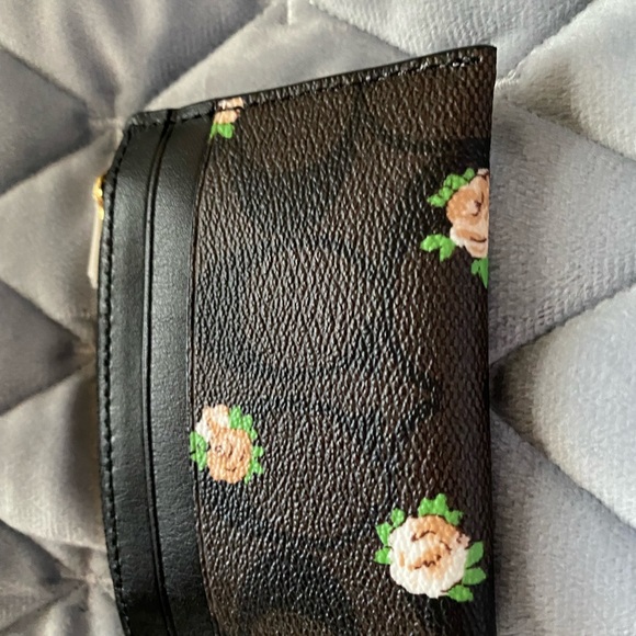 Coach Shaped Card Case Signature Canvas w/Vintage Mini Rose Print NWT - Picture 3 of 6